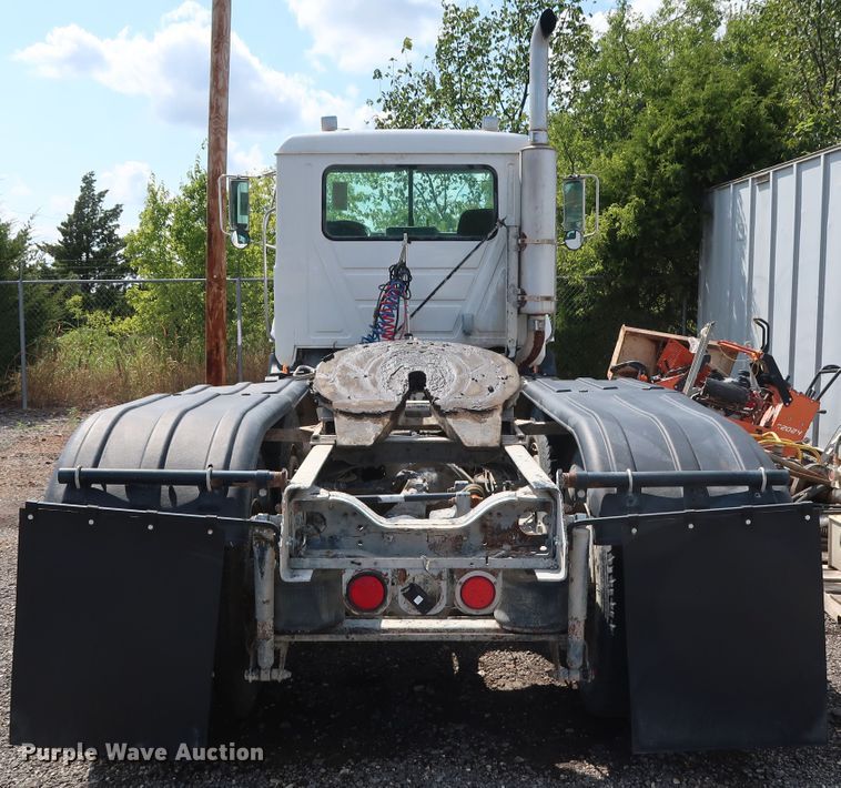 image for item DG4125 1996 Mack CH613 semi truck