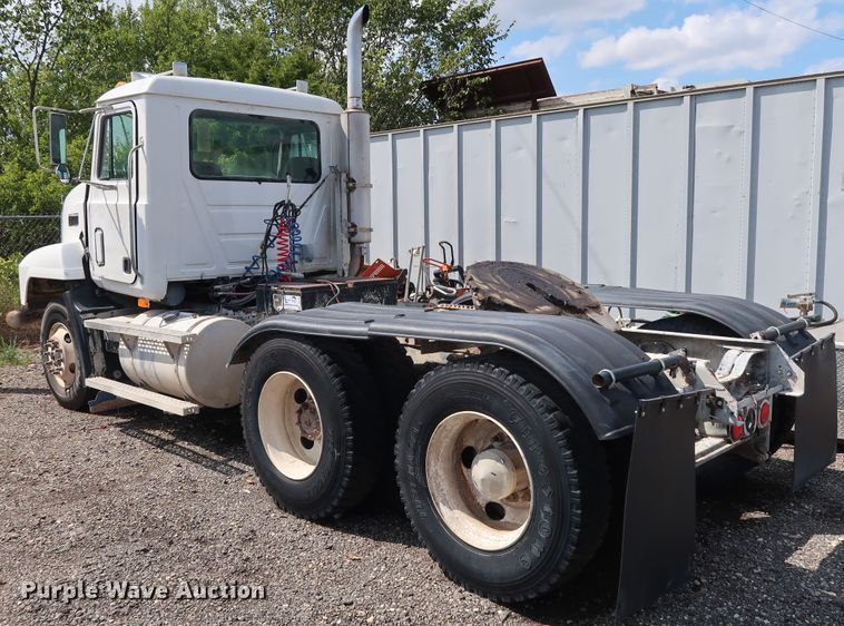 image for item DG4125 1996 Mack CH613 semi truck