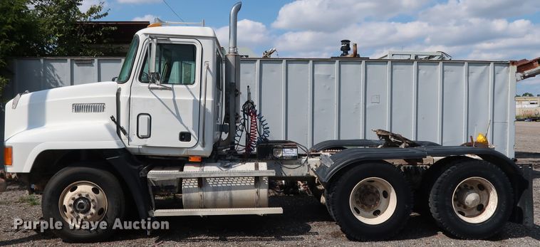 image for item DG4125 1996 Mack CH613 semi truck
