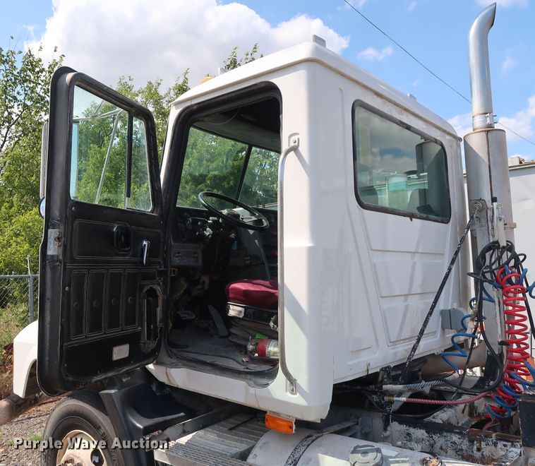 image for item DG4125 1996 Mack CH613 semi truck