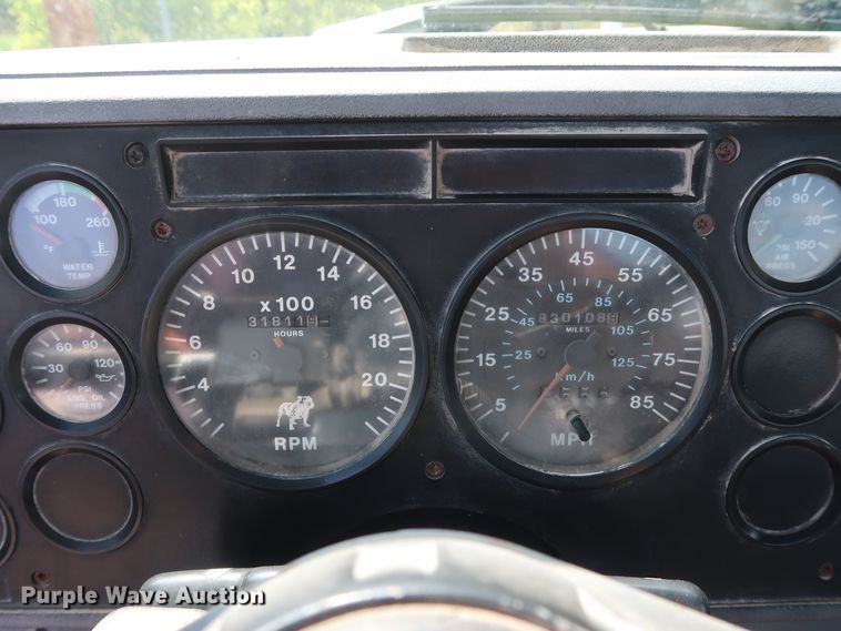 image for item DG4125 1996 Mack CH613 semi truck