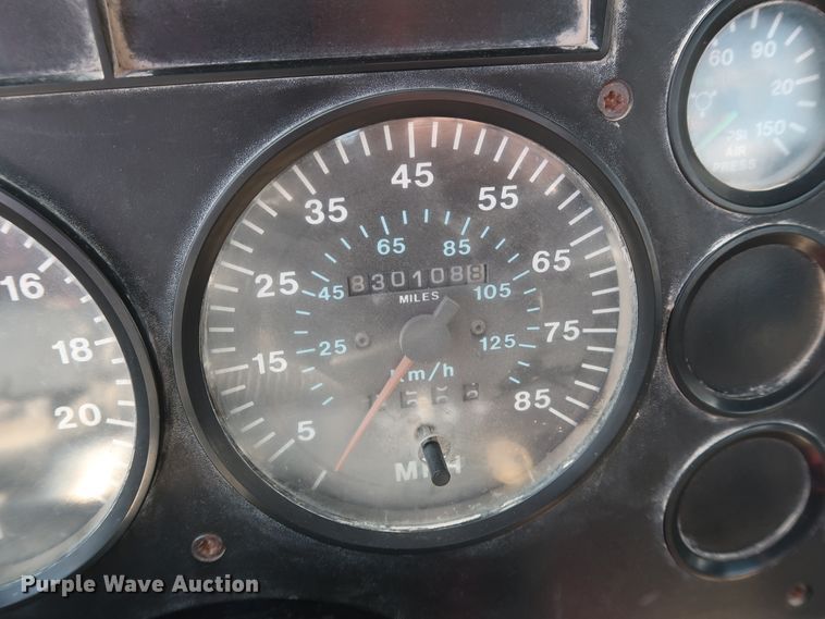 image for item DG4125 1996 Mack CH613 semi truck