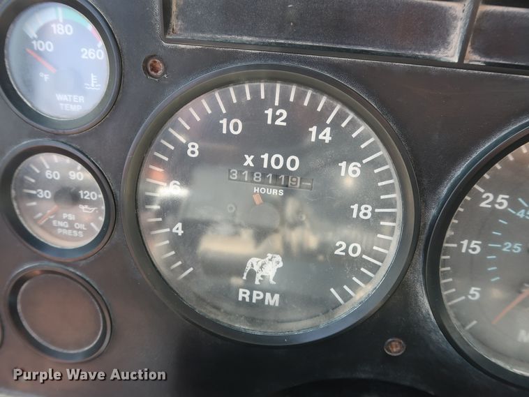 image for item DG4125 1996 Mack CH613 semi truck