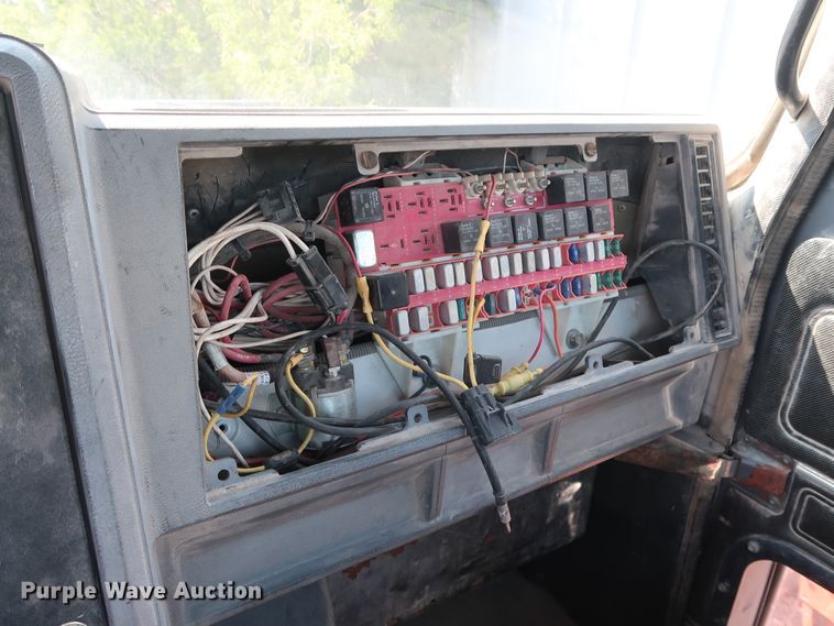 image for item DG4125 1996 Mack CH613 semi truck