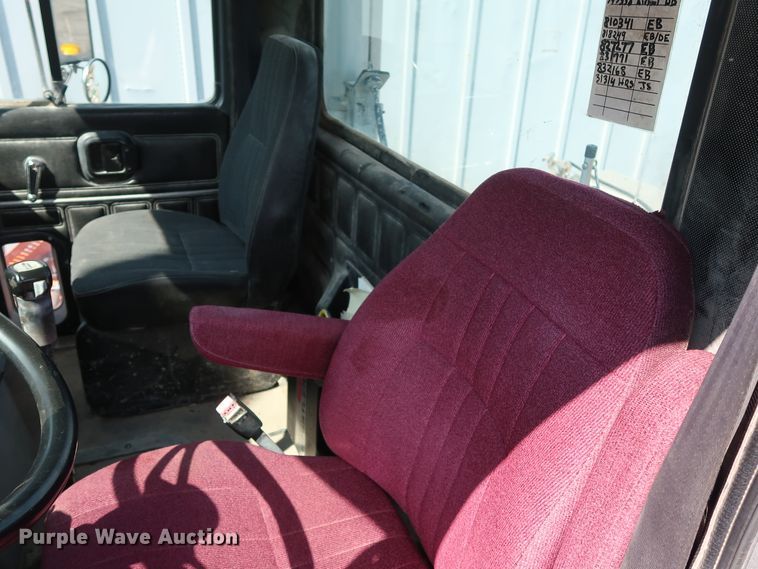 image for item DG4125 1996 Mack CH613 semi truck