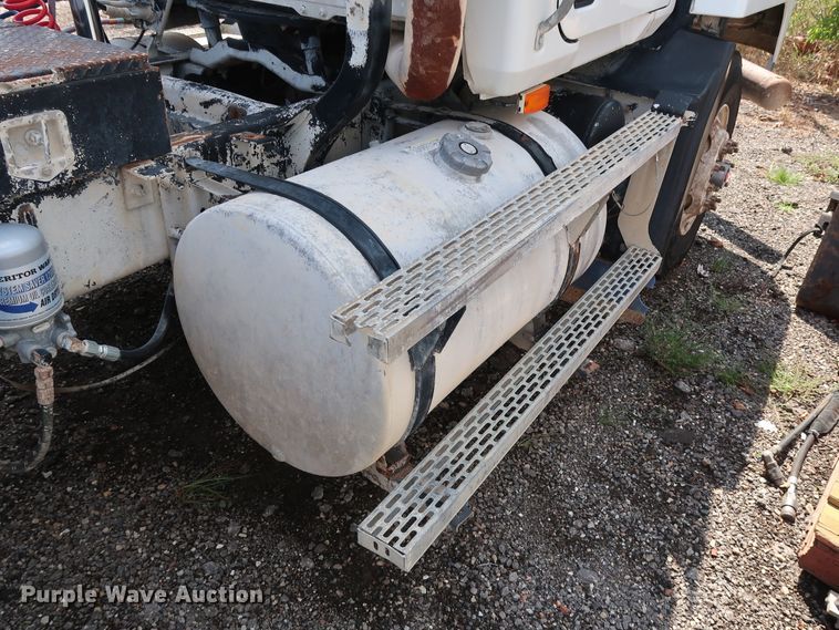 image for item DG4125 1996 Mack CH613 semi truck