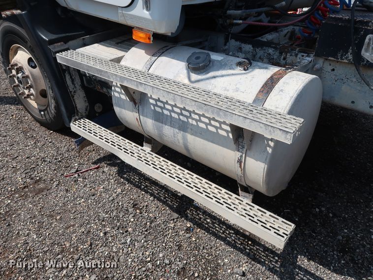 image for item DG4125 1996 Mack CH613 semi truck