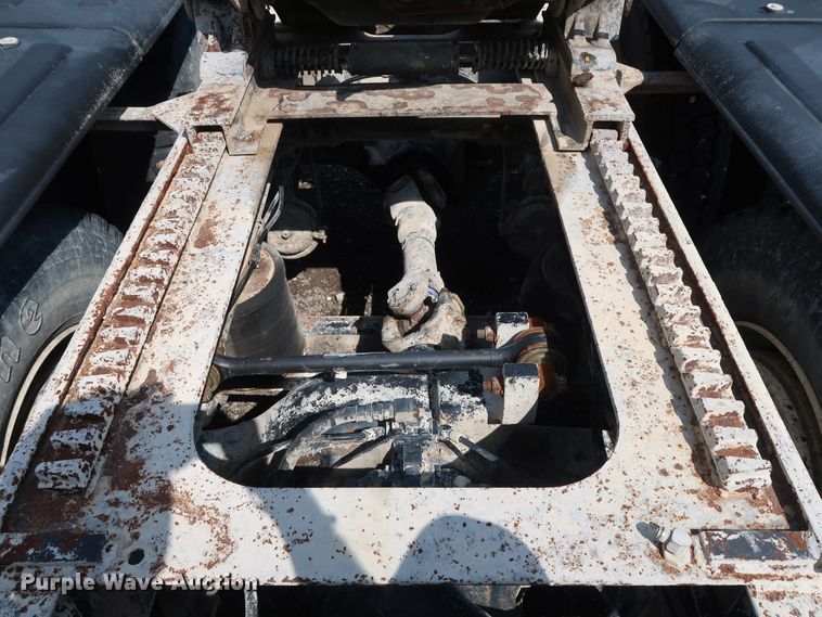 image for item DG4125 1996 Mack CH613 semi truck