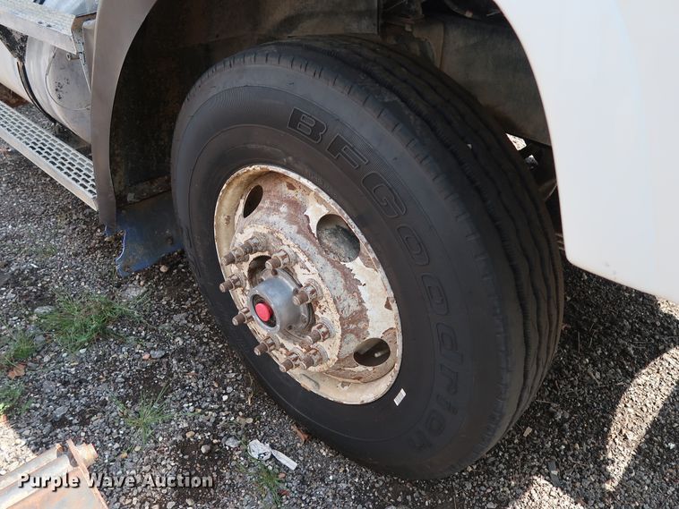 image for item DG4125 1996 Mack CH613 semi truck