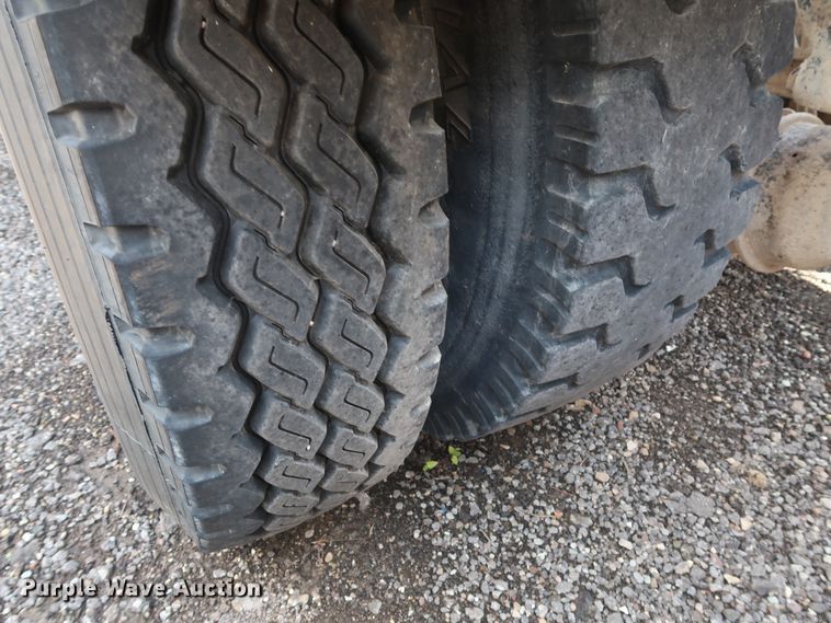 image for item DG4125 1996 Mack CH613 semi truck