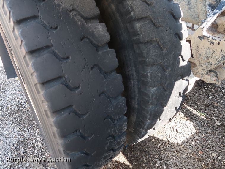 image for item DG4125 1996 Mack CH613 semi truck