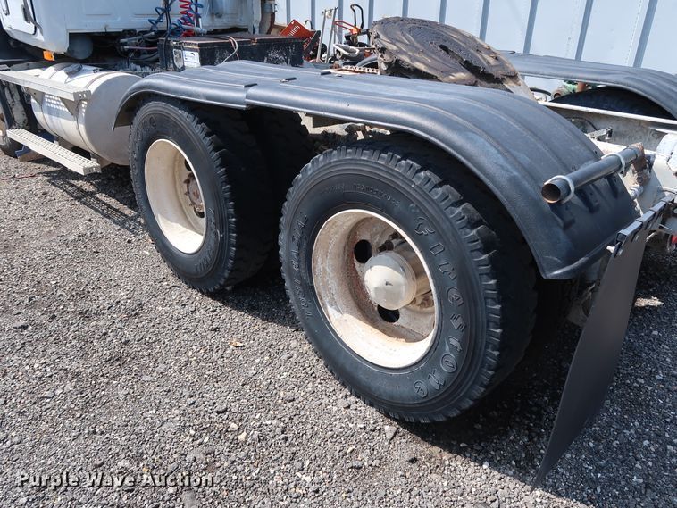 image for item DG4125 1996 Mack CH613 semi truck