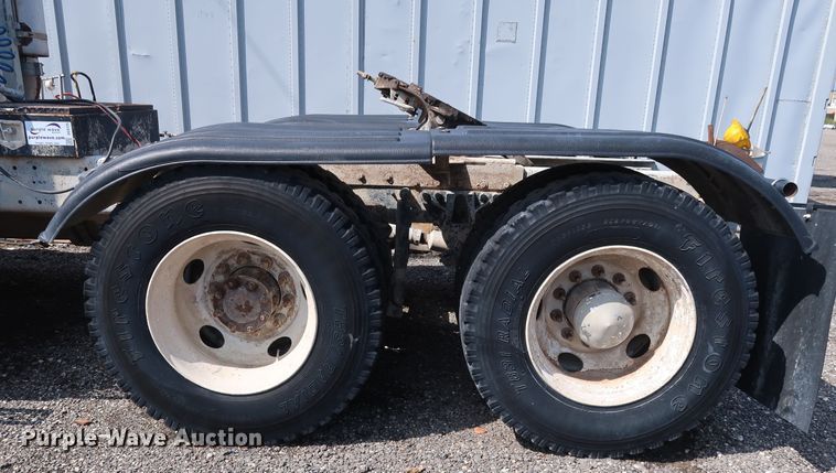 image for item DG4125 1996 Mack CH613 semi truck