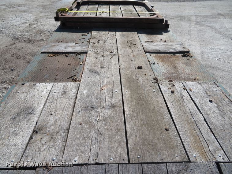 image for item DH1561 2000 Trail King TK40 equipment trailer