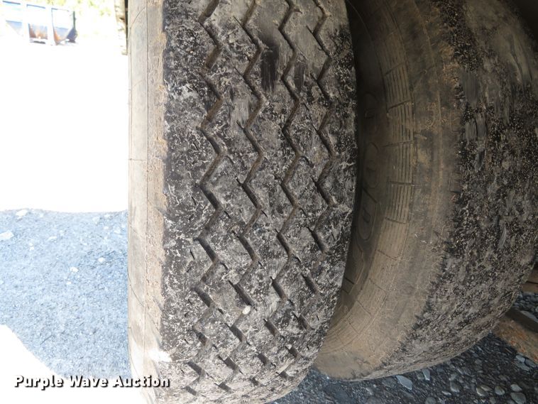 image for item DH1561 2000 Trail King TK40 equipment trailer