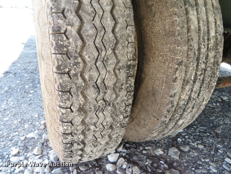 image for item DH1561 2000 Trail King TK40 equipment trailer