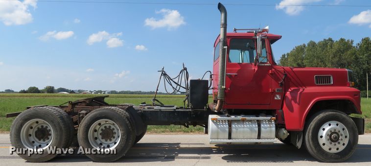 image for item DH1563 1983 Ford LTL9000 semi truck