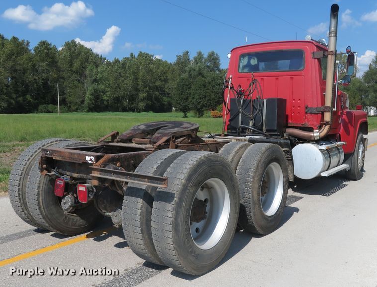 image for item DH1563 1983 Ford LTL9000 semi truck