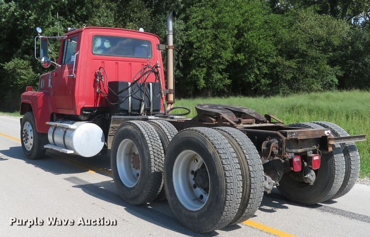 image for item DH1563 1983 Ford LTL9000 semi truck