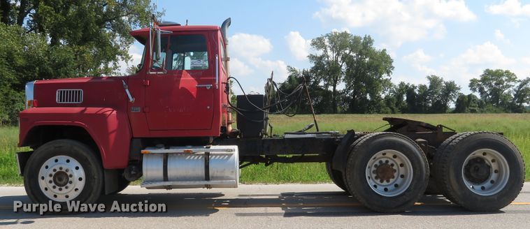 image for item DH1563 1983 Ford LTL9000 semi truck