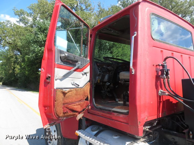 image for item DH1563 1983 Ford LTL9000 semi truck