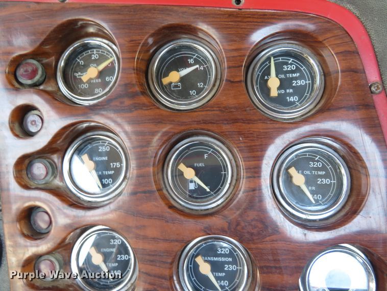 image for item DH1563 1983 Ford LTL9000 semi truck