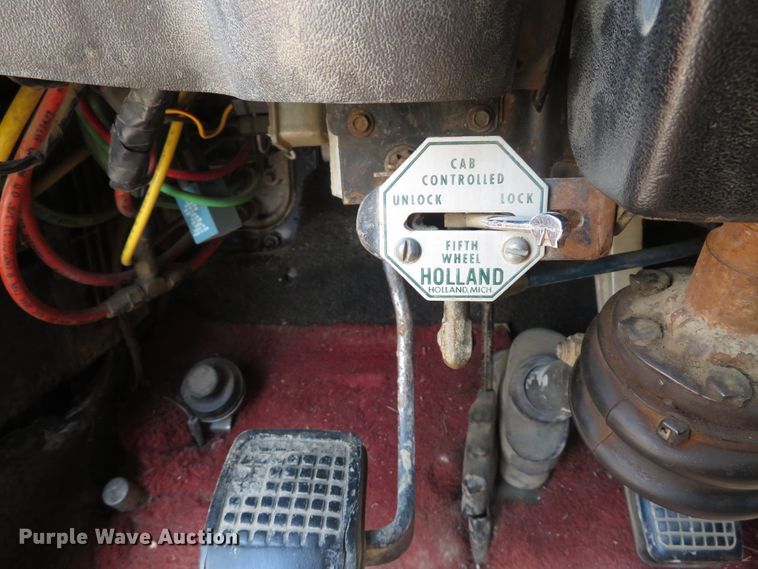 image for item DH1563 1983 Ford LTL9000 semi truck