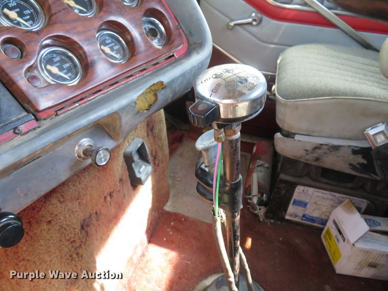 image for item DH1563 1983 Ford LTL9000 semi truck