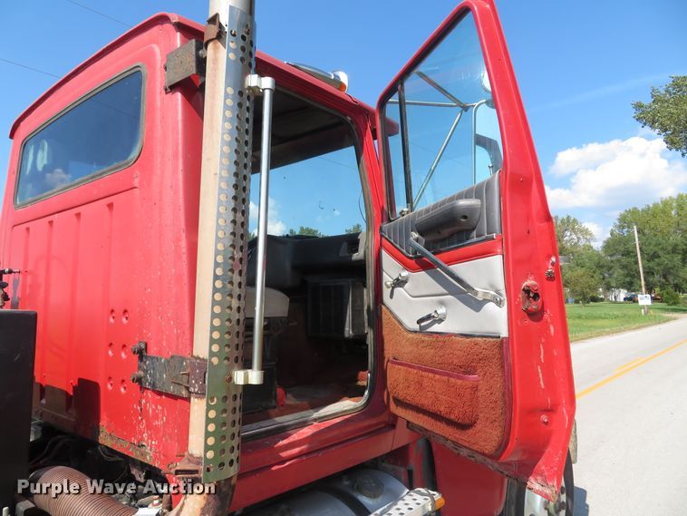image for item DH1563 1983 Ford LTL9000 semi truck