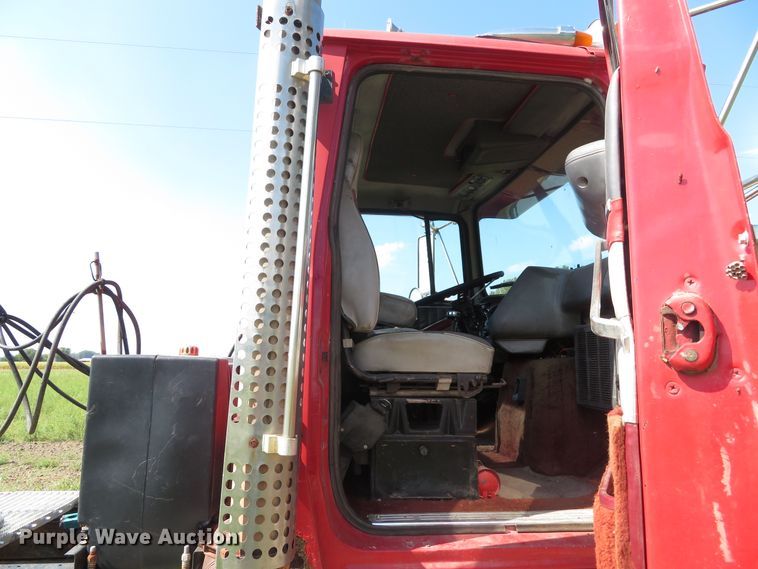 image for item DH1563 1983 Ford LTL9000 semi truck