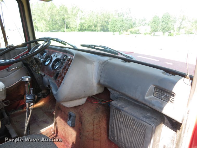 image for item DH1563 1983 Ford LTL9000 semi truck