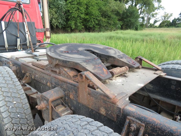 image for item DH1563 1983 Ford LTL9000 semi truck