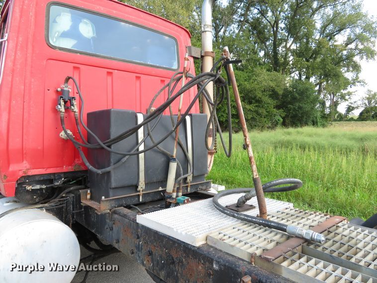 image for item DH1563 1983 Ford LTL9000 semi truck