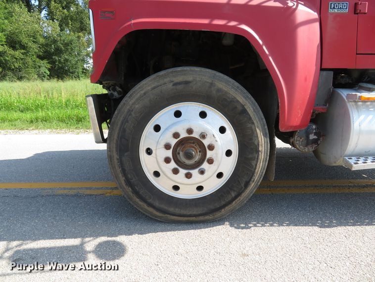 image for item DH1563 1983 Ford LTL9000 semi truck