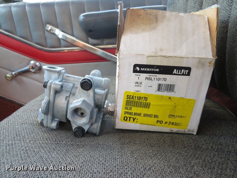 image for item DH1563 1983 Ford LTL9000 semi truck