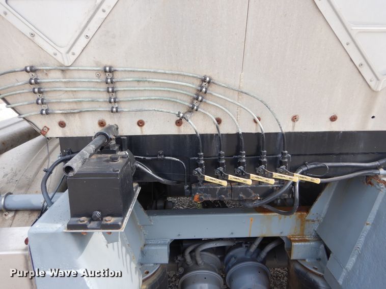 image for item DH2042 1987 Polar Tank Trailers Inc tank trailer