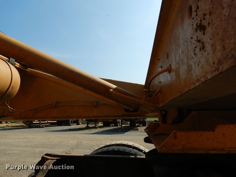 image for item DH2059 1982 Load King 2030-10 bottom dump trailer