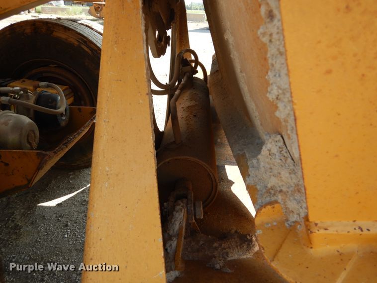 image for item DH2059 1982 Load King 2030-10 bottom dump trailer