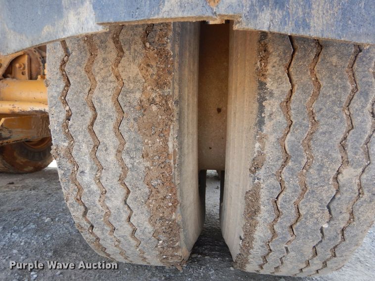 image for item DH2059 1982 Load King 2030-10 bottom dump trailer