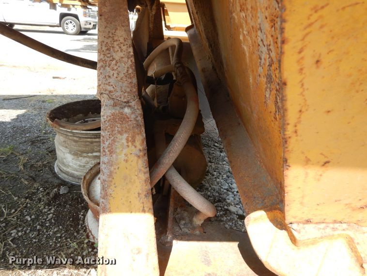 image for item DH2060 1979 Load King 2030 bottom dump trailer