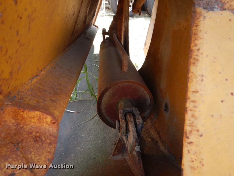 image for item DH2060 1979 Load King 2030 bottom dump trailer