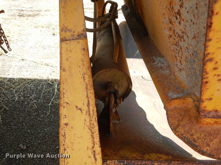 image for item DH2060 1979 Load King 2030 bottom dump trailer