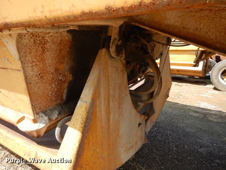 image for item DH2060 1979 Load King 2030 bottom dump trailer