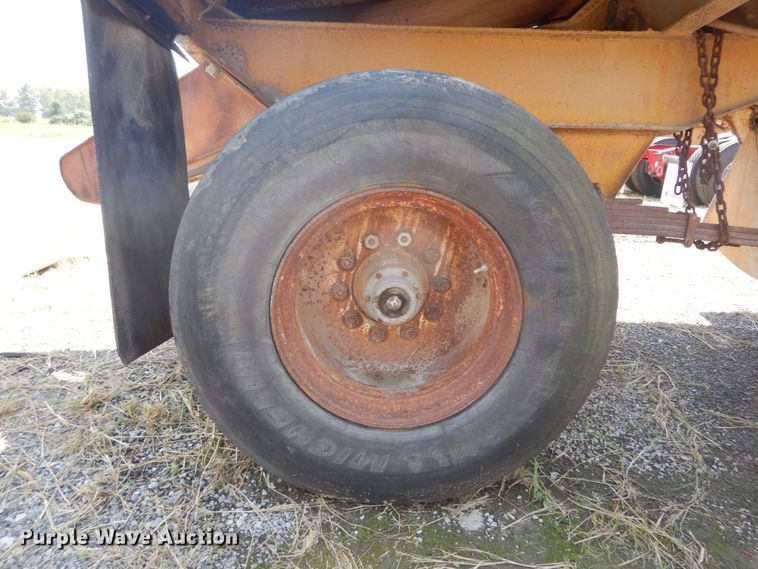 image for item DH2060 1979 Load King 2030 bottom dump trailer