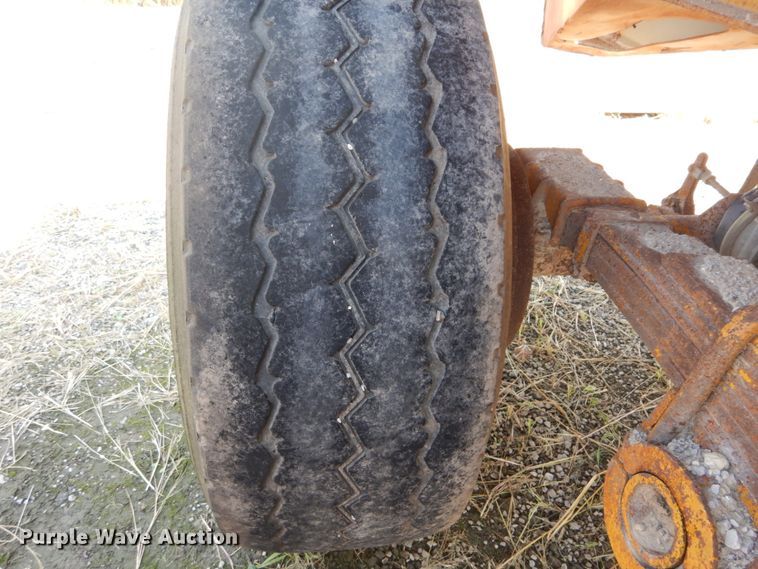 image for item DH2060 1979 Load King 2030 bottom dump trailer