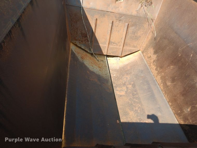 image for item DH2061 1982 Load King 2030-10 bottom dump trailer