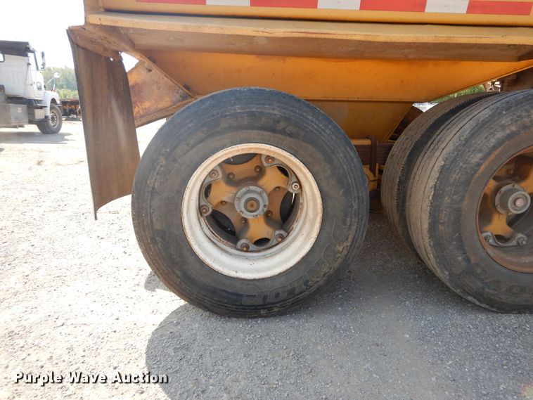 image for item DH2061 1982 Load King 2030-10 bottom dump trailer