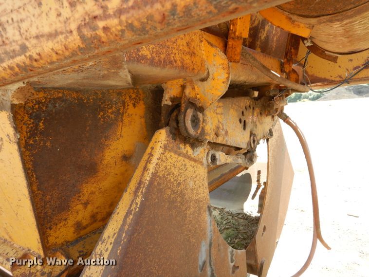 image for item DH2062 1982 Load King 2030-10 bottom drump trailer