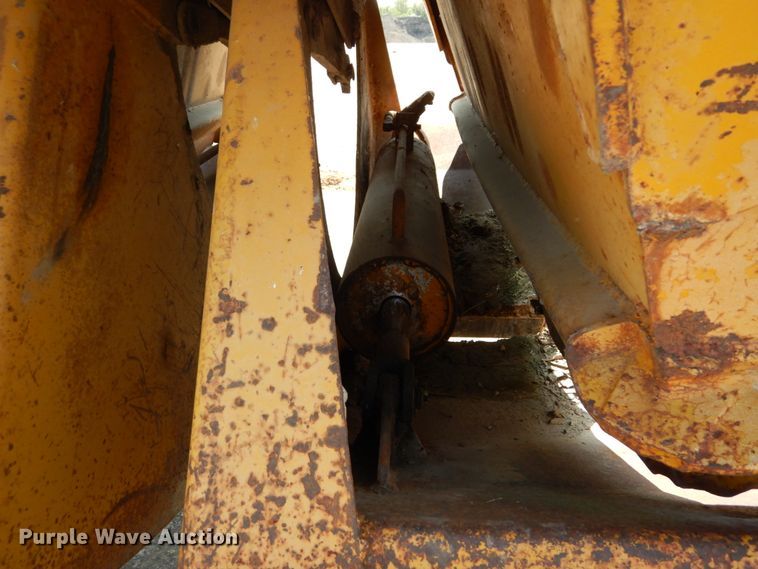 image for item DH2062 1982 Load King 2030-10 bottom drump trailer