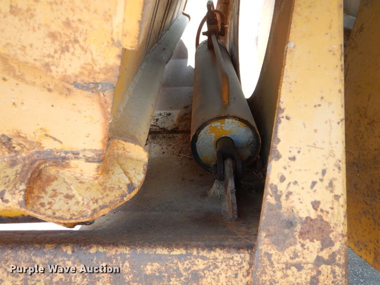 image for item DH2062 1982 Load King 2030-10 bottom drump trailer